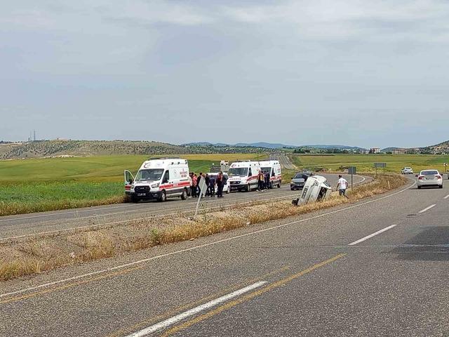 Diyarbakır’da otomobil takla attı: 4 yaralı 1