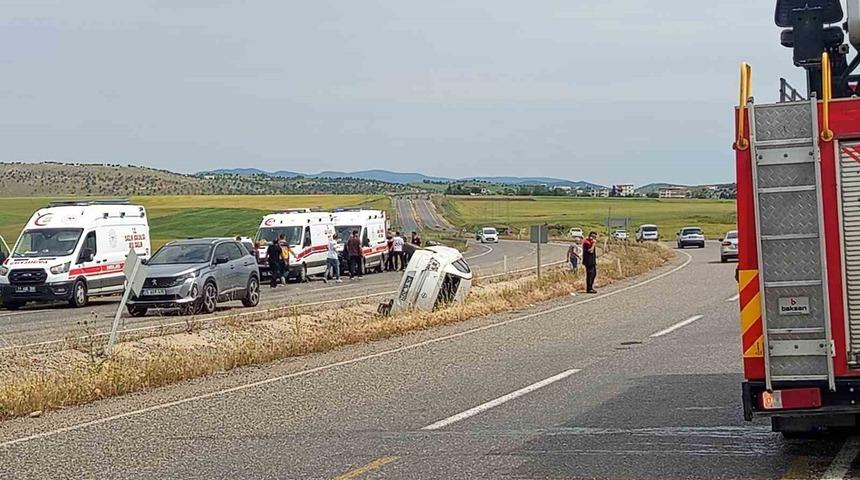 Diyarbakır&rsquo;da otomobil takla attı: 4 yaralı