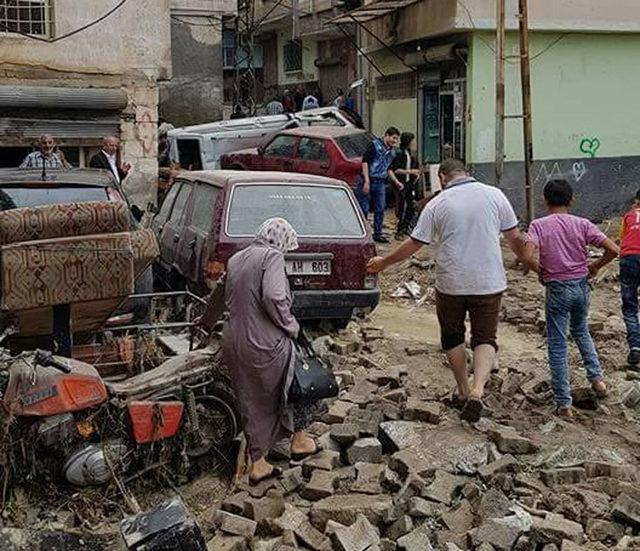 Birecik'te sağanak su baskınlarına yol açtı