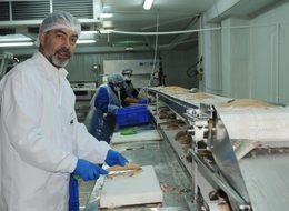 İşçi bulamayan patron, fabrikasında işçi oldu