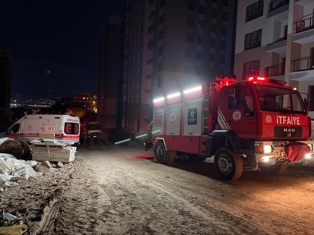 Bayram günü dehşet saçtı! Aynı evden 3 kişiyi bıçakladı 4