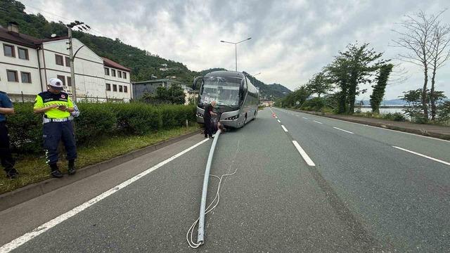 Karşı şeride savrulan otobüs faciayı kıl payı atlattı 3