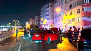 Avcılar’da 5 araç birbirine girdi, ortalık savaş alanına döndü