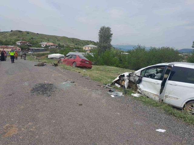 Bingöl’de trafik kazası: 2 yaralı 2