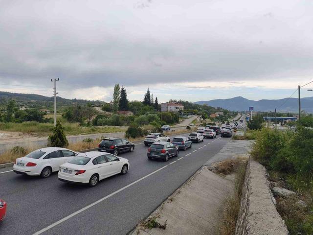 Muğla’da bayram yoğunluğu: Araç kuyruğu 22 kilometreye ulaştı 6