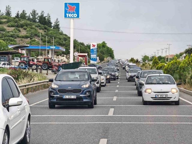 Muğla’da bayram yoğunluğu: Araç kuyruğu 22 kilometreye ulaştı 4