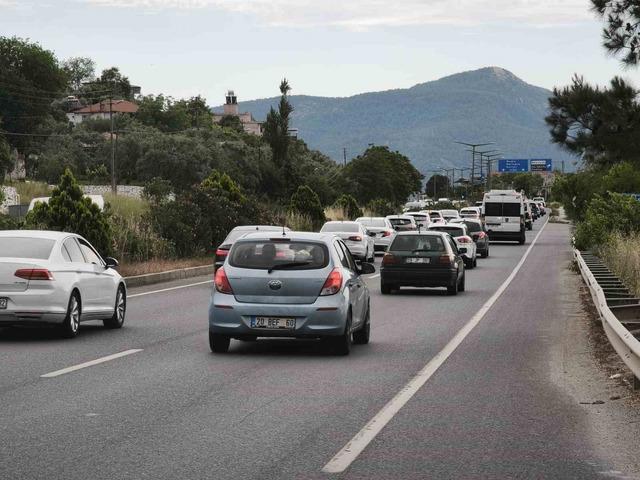 Muğla’da bayram yoğunluğu: Araç kuyruğu 22 kilometreye ulaştı 2
