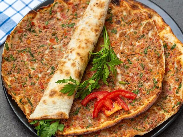 Fethiye'deki 1.450 TL'lik lahmacun g&uuml;ndem olmuştu! Bakanlık işletmeye ceza kesti