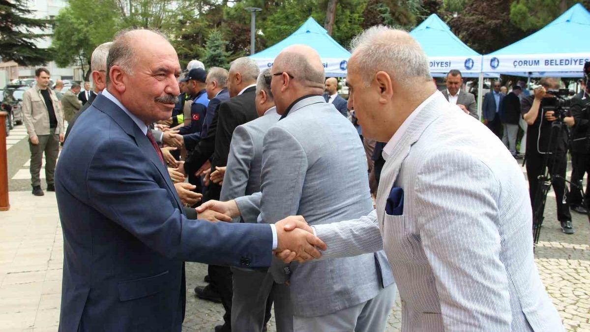 Çorum’da kent protokolü ve vatandaşlar bayramlaştı