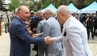&Ccedil;orum&rsquo;da kent protokol&uuml; ve vatandaşlar bayramlaştı