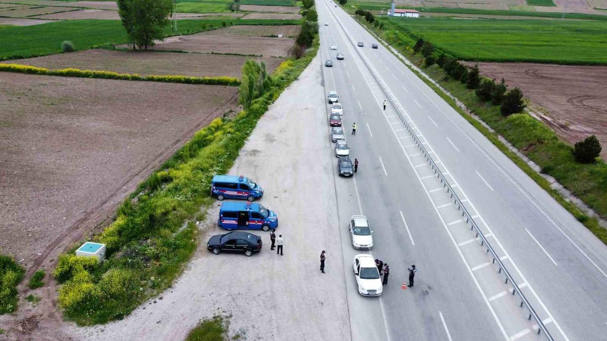 Çorum’da jandarma ekiplerinin bayram tedbirleri sürüyor