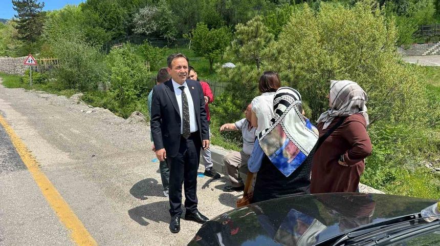 Kavşakta iki otomobil &ccedil;arpıştı: 4 Yaralı