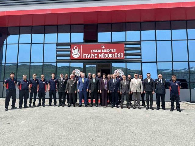 Çankırı’da protokol üyeleri, bayramda çalışan kurum personelleriyle bayramlaştı 3