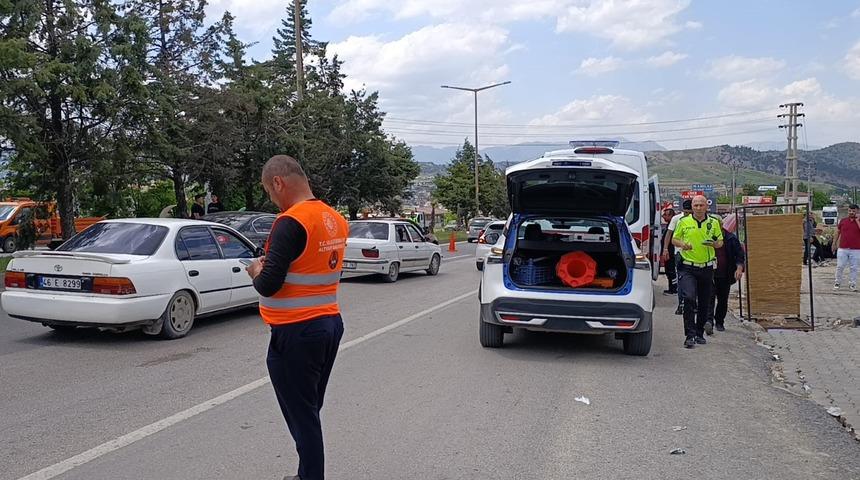 Kahramanmaraş&rsquo;ta iki otomobil &ccedil;arpıştı: 1 yaralı