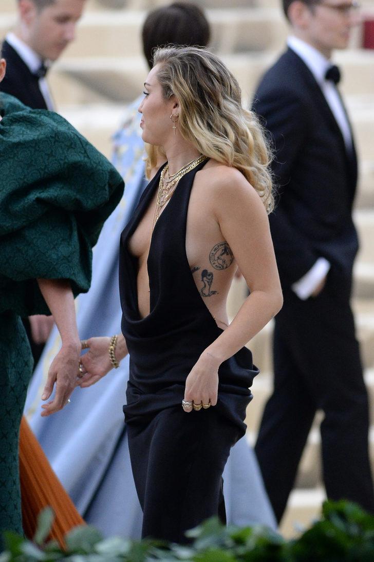 Miley Cyrus yine çok cesur!  G3