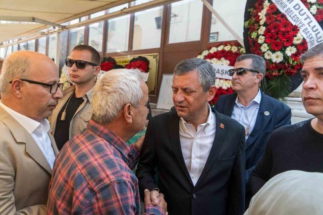 Özgür Özel’in acı günü! Cenazeye CHP liler akın etti 2
