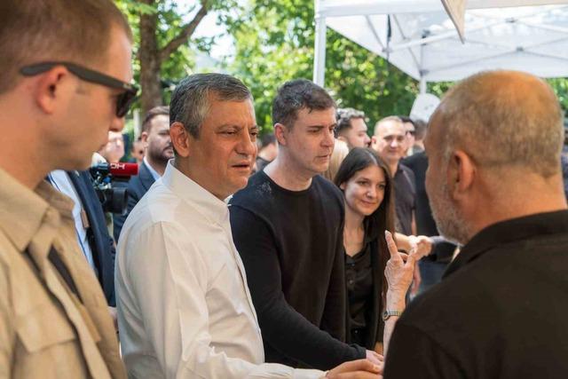 Özgür Özel’in acı günü! Cenazeye CHP liler akın etti 1