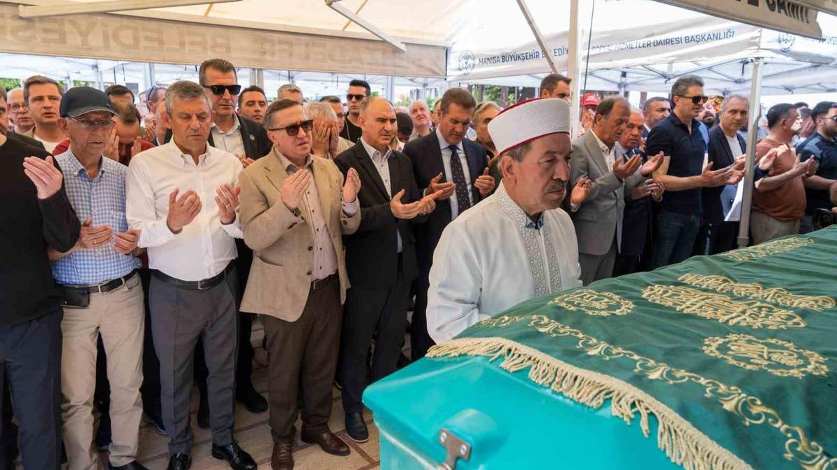 Özgür Özel’in acı günü! Cenazeye CHP'liler akın etti