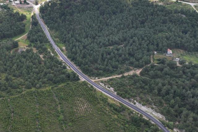Büyüksümbüller ile Ortaköy arasındaki yol sıcak asfaltla yenilendi 3