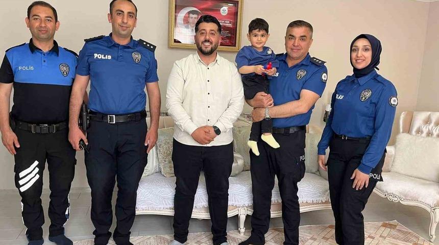 Şehit aileleri ile şehitlikler bayramda ziyaret edildi