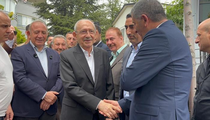 Kılı&ccedil;daroğlu'dan 'grup toplantısı' kararı! Evinin &ouml;n&uuml;ne gelenleri g&ouml;r&uuml;nce...