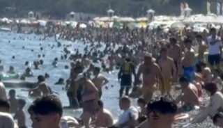 Antalya sahillerinde bayram yoğunluğu!