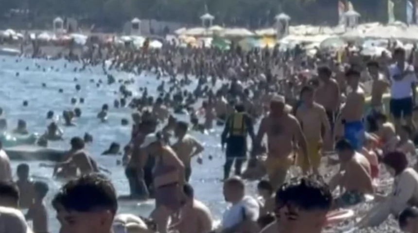 Antalya sahillerinde bayram yoğunluğu!