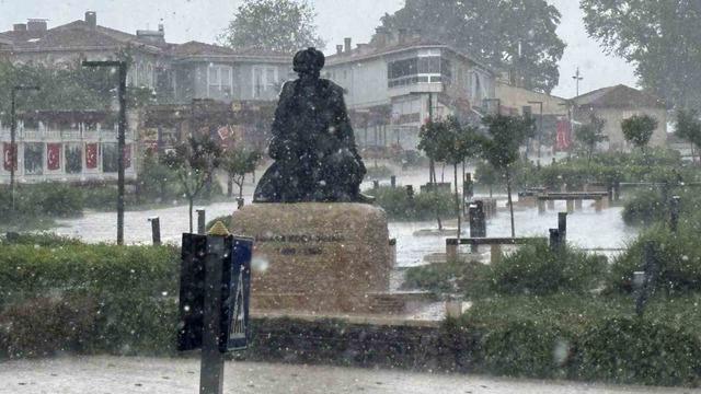 Edirne de sağanak etkiliydi! Yollar göle döndü: Araçlar mahsur kaldı 5