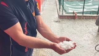 Sandıklı’da dolu yağışı etkili oldu