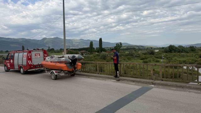 Tokat’ta iki genç Kelkit Çayı’nda kayboldu!