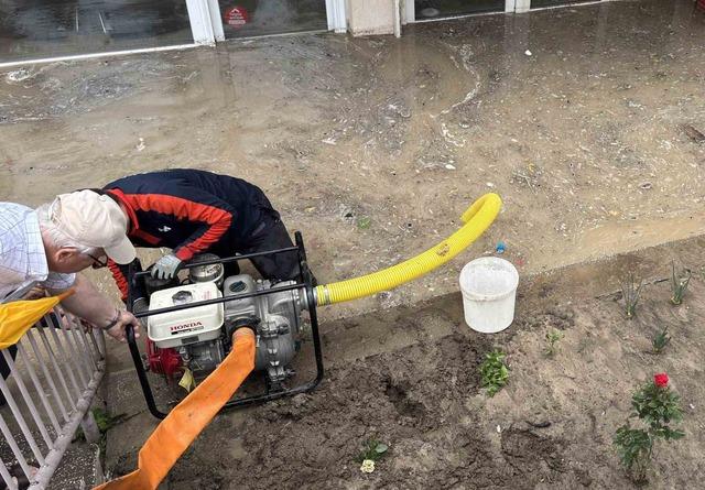 Edirne&rsquo;de sağanak iş yerlerini su altında bıraktı 3