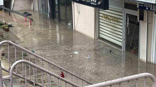Edirne&rsquo;de sağanak iş yerlerini su altında bıraktı 2