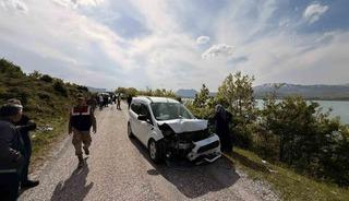 Tatvan&rsquo;da otomobille kamyonet &ccedil;arpıştı: 6 yaralı