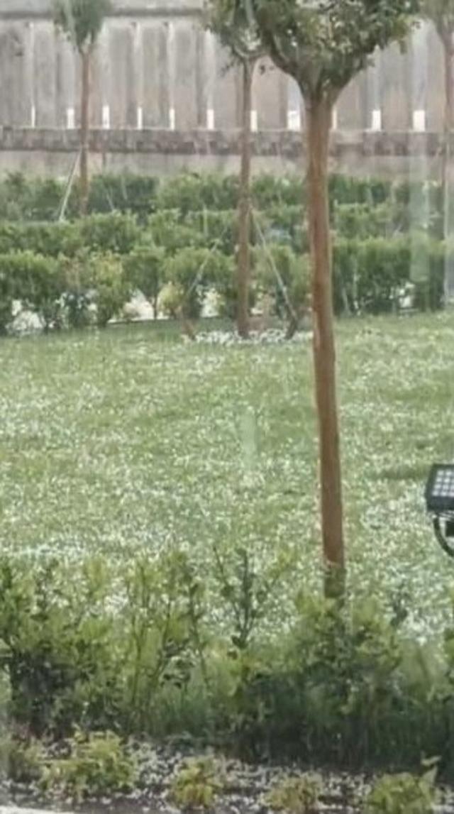Silivri’de dolu yağışı etkili oldu 1