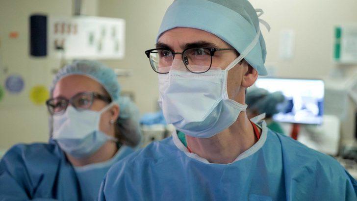 Yıllardır nezle olduğunu sanıyordu ama meğer beyni burnundan akıyormuş!  G2