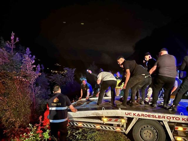 Kastamonu’da otomobil 150 metre yüksekten uçuruma yuvarlandı: 1 ölü, 3 yaralı 2