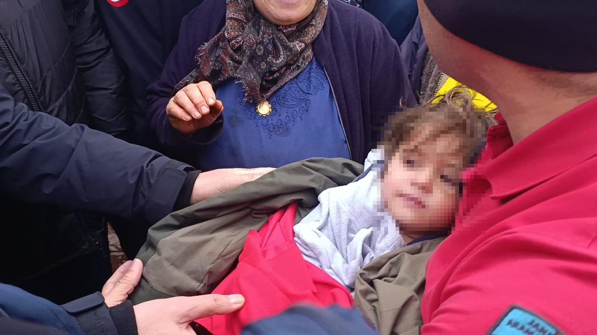 3 yaşındaki Aybüke 3 ili harekete geçirdi! 2 kilometre uzakta bulundu 5