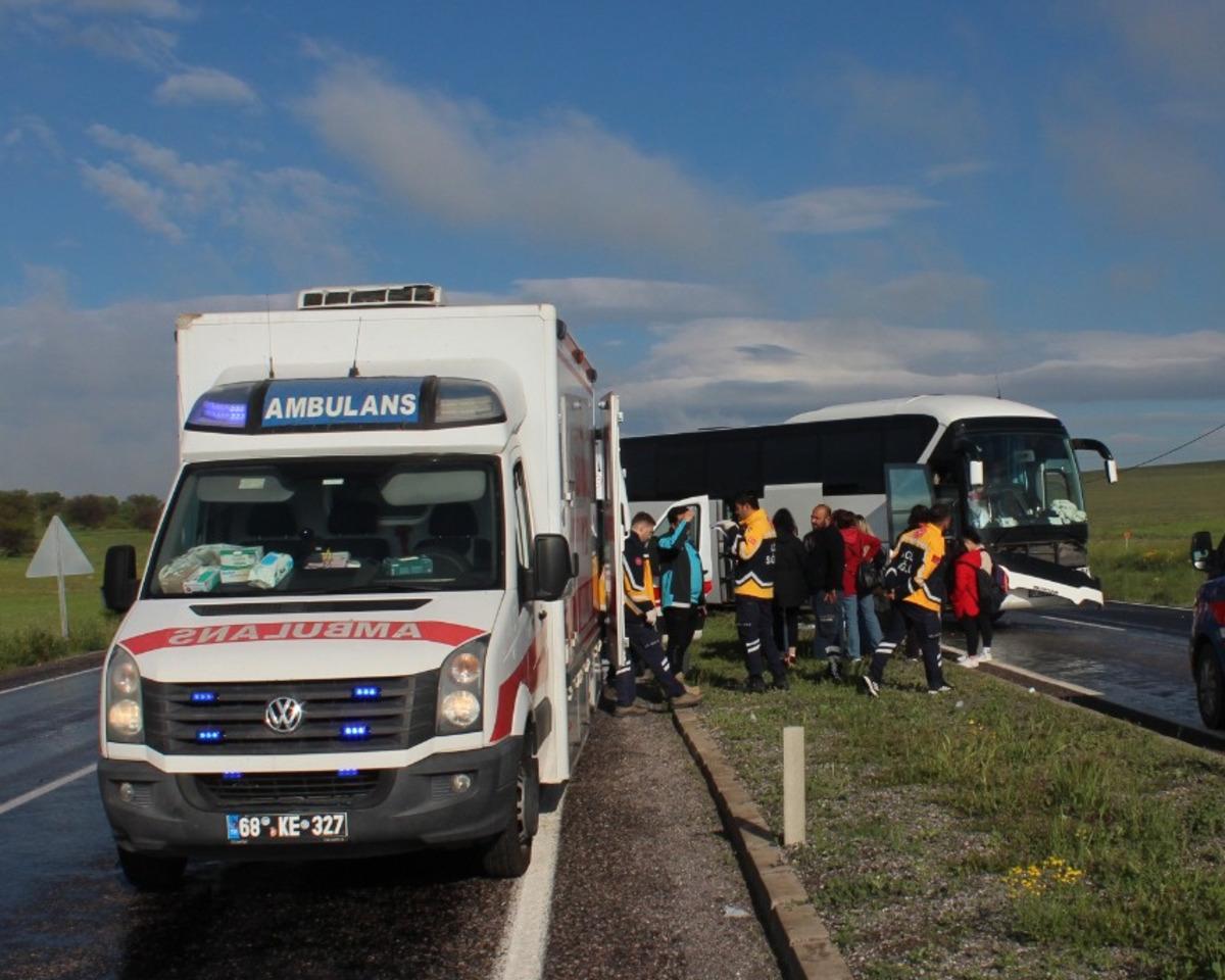 Tur otobüsü karşı şeride geçti: 16 yaralı 4