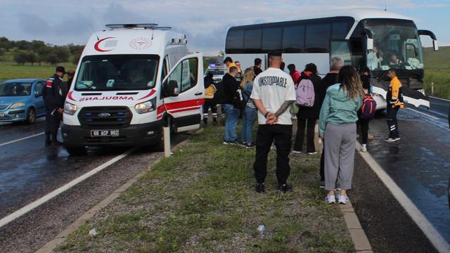 Tur otobüsü karşı şeride geçti: 16 yaralı