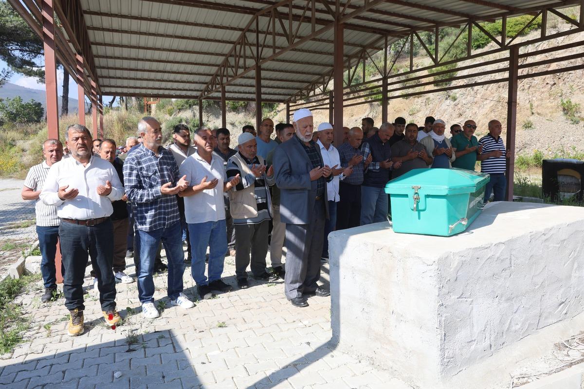 Cani baba, 3 yaşındaki oğlunu boğduktan sonra parçalara ayırdı 8
