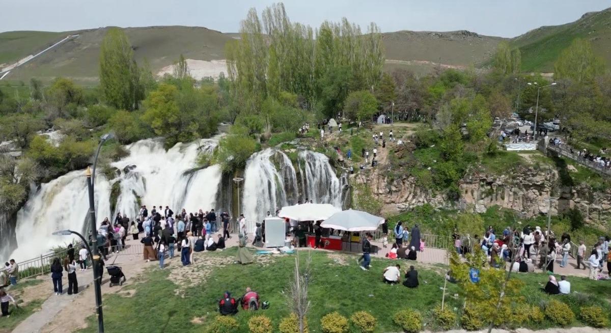 Doldu taştı: Akın ettiler Aşırı yoğunluk var, araç yeri kalmadı 1