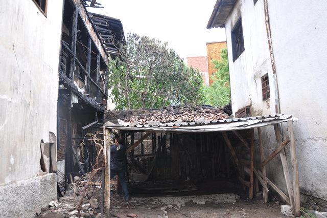 Tokat'ta iki katlı evi 'uyarılan madde bağımlıları yaktı' iddiası