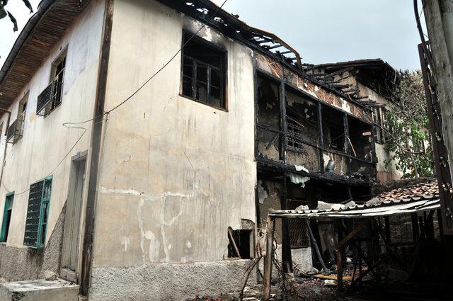 Tokat'ta iki katlı evi 'uyarılan madde bağımlıları yaktı' iddiası