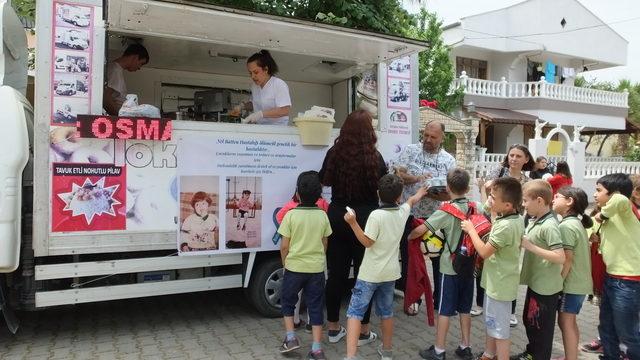 NCL hastalığına dikkat çekmek için lokma dağıttı