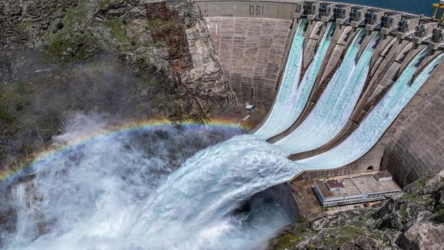 66 yıl sonra bir ilk! Barajlar taştı, kapaklar açıldı
