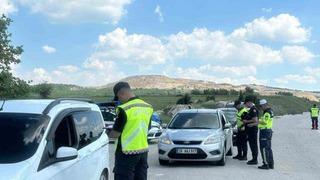 Son dakika: Bilecik&rsquo;te bayram denetimi: 321 kişi ve 144 ara&ccedil; sorgulandı