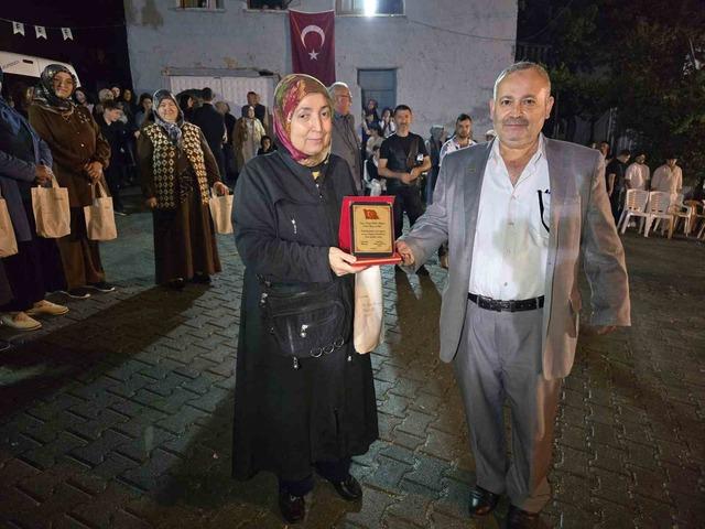 Yunan askerine geçit vermeyen dedelerini andılar 3