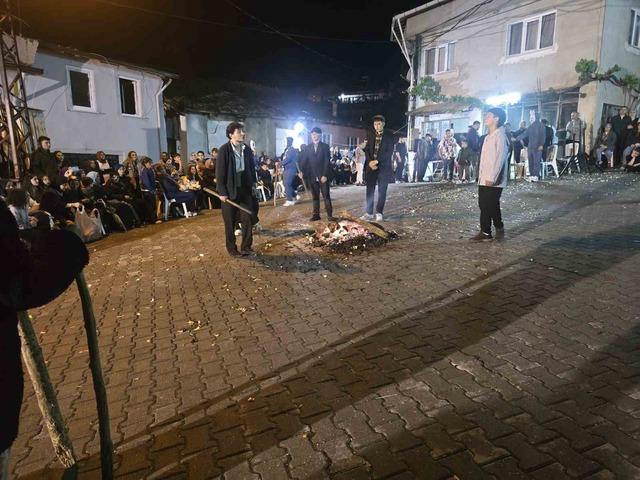 Yunan askerine geçit vermeyen dedelerini andılar 2