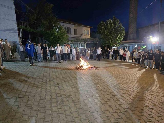 Yunan askerine geçit vermeyen dedelerini andılar 1