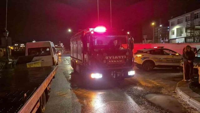 Eskişehir’de akaryakıt istasyonunun arkasında gerçekleşen araç yangını korkuttu 2
